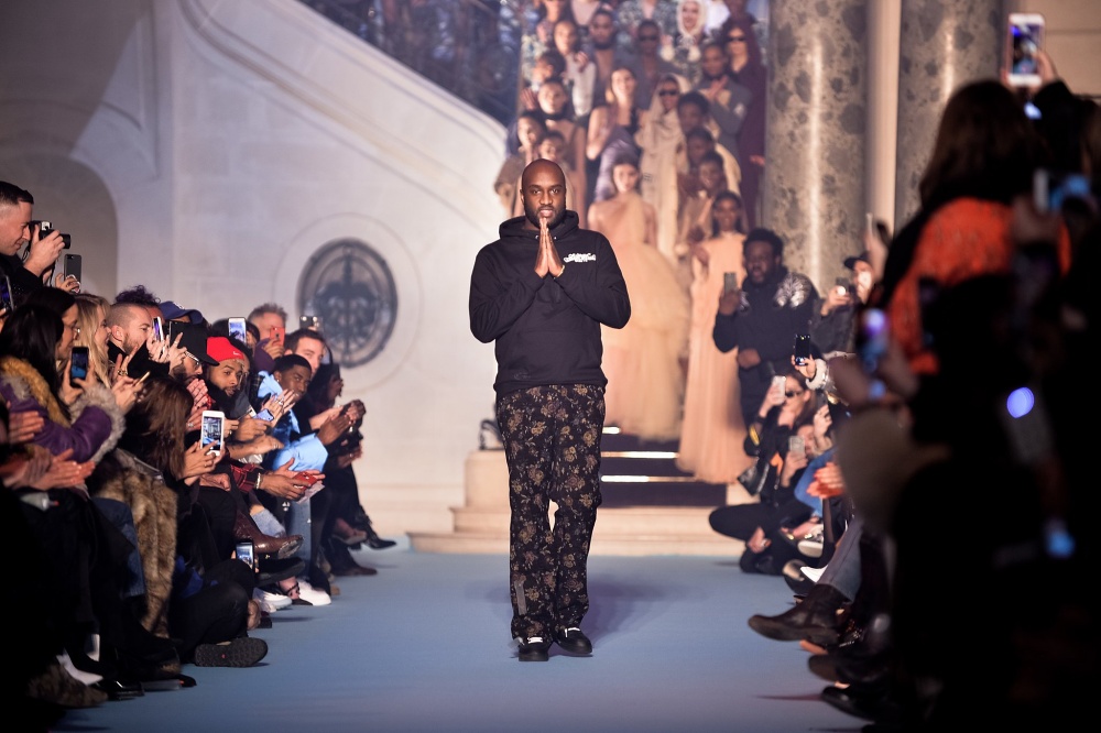 Trained as an architect and once worked as a DJ, fashion has always been @ virgilabloh 's passion. In 2009 he interned at Fendi's…